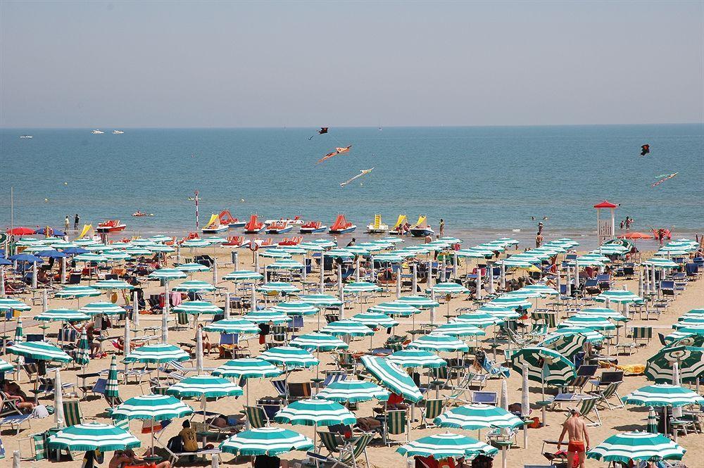 Aparthotel Albatros Lignano Sabbiadoro Zewnętrze zdjęcie