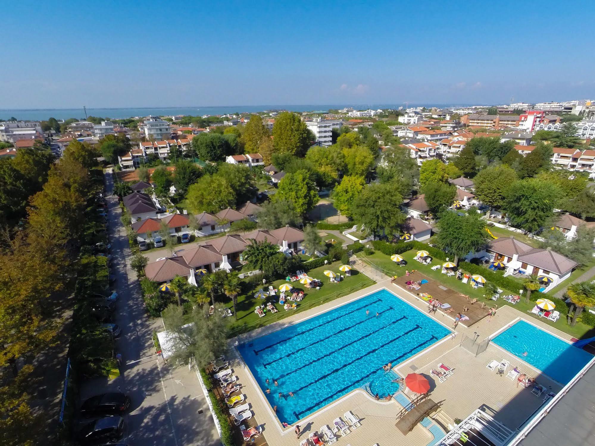 Aparthotel Albatros Lignano Sabbiadoro Zewnętrze zdjęcie