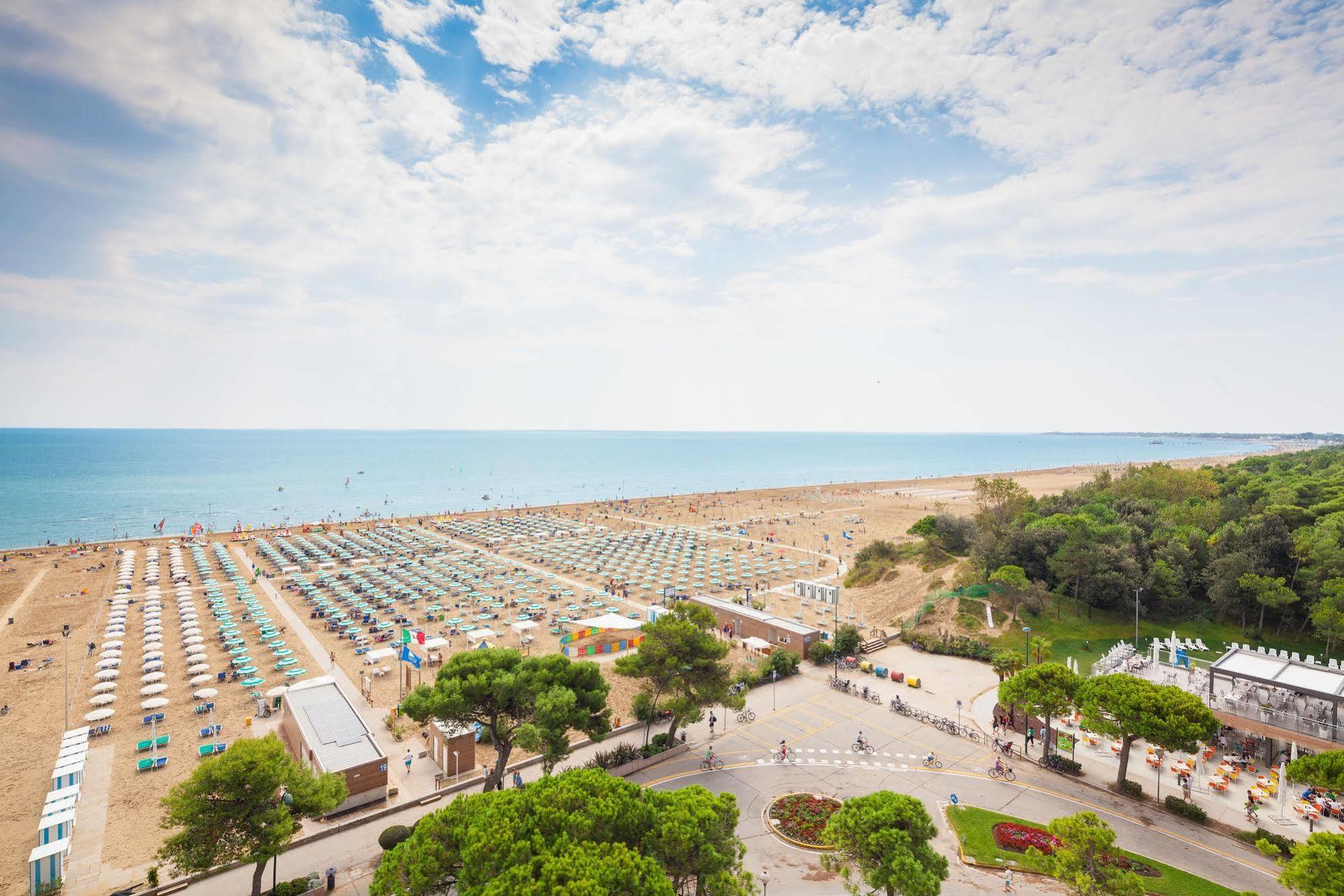 Aparthotel Albatros Lignano Sabbiadoro Zewnętrze zdjęcie